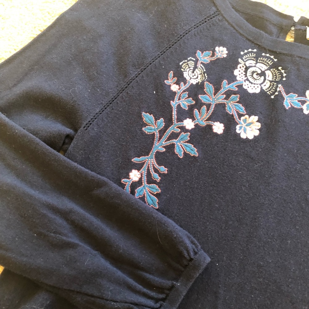 Navy blue loft light weight sweater